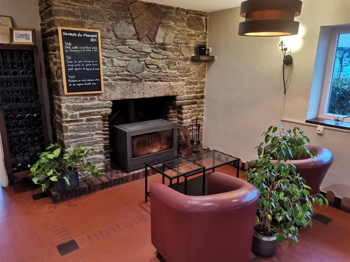 Logis Hotel Le Relais De La Poste Restaurant Le Fil Du Temps Thury-Harcourt-le-Hom Eksteriør bilde