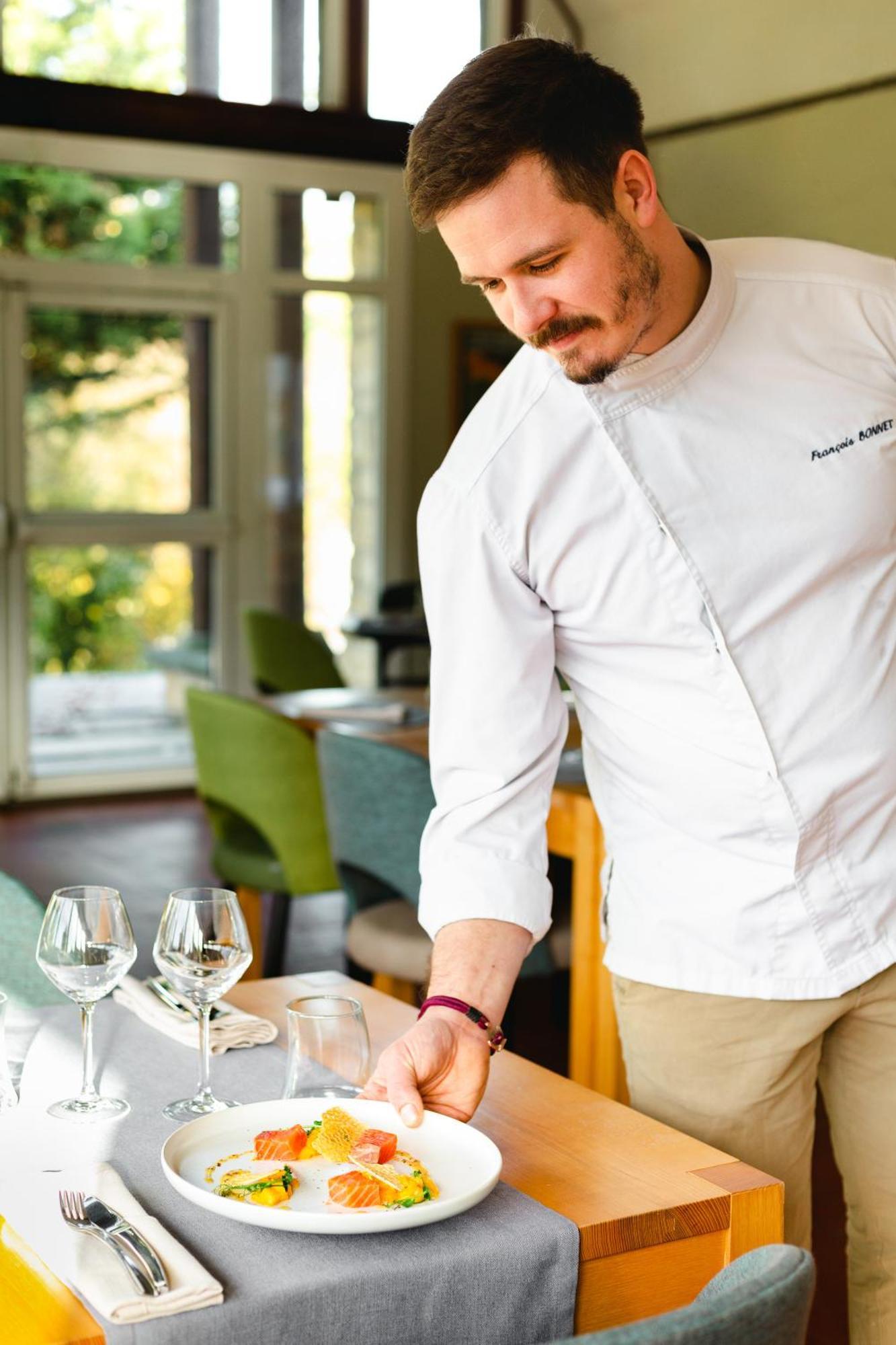Logis Hotel Le Relais De La Poste Restaurant Le Fil Du Temps Thury-Harcourt-le-Hom Eksteriør bilde