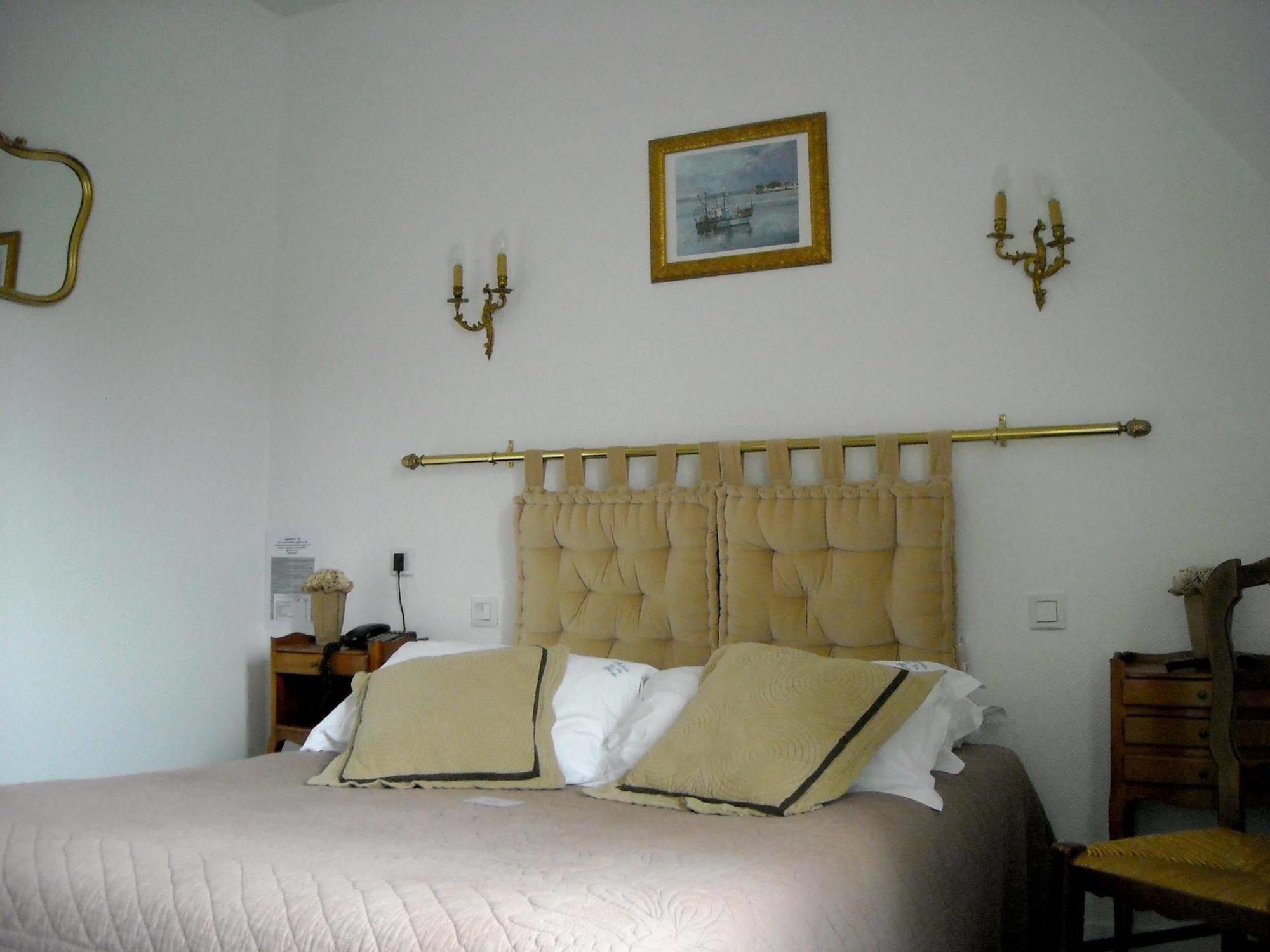 Logis Hotel Le Relais De La Poste Restaurant Le Fil Du Temps Thury-Harcourt-le-Hom Eksteriør bilde