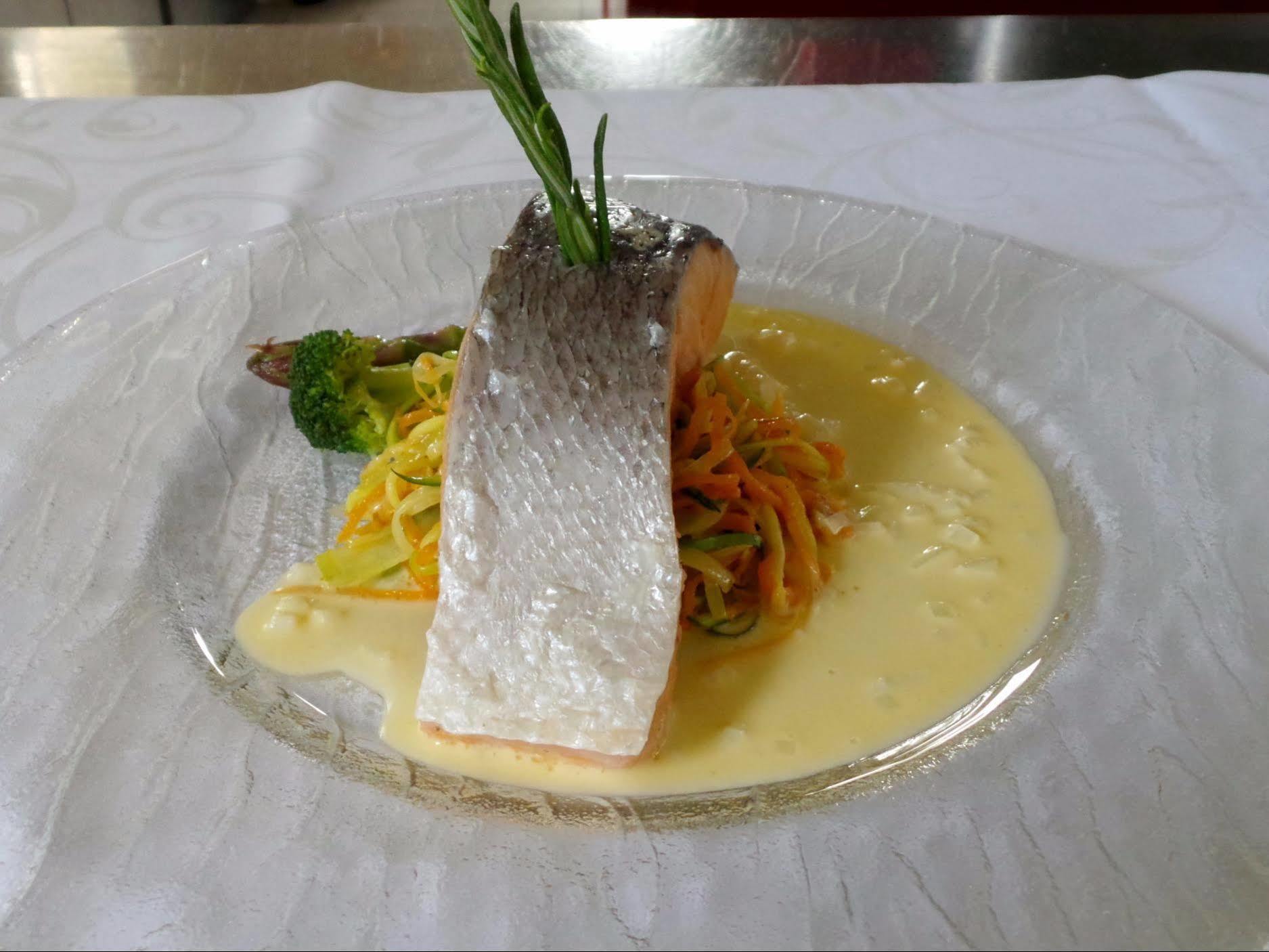 Logis Hotel Le Relais De La Poste Restaurant Le Fil Du Temps Thury-Harcourt-le-Hom Eksteriør bilde