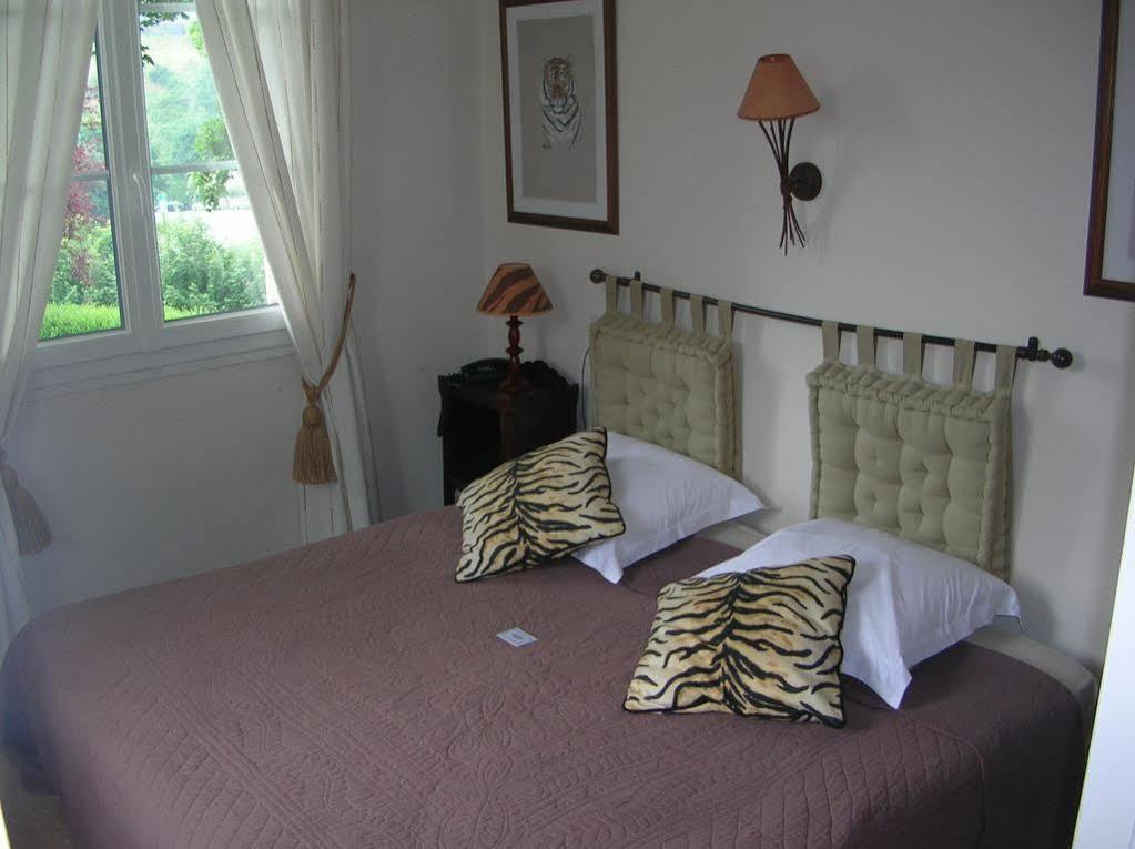 Logis Hotel Le Relais De La Poste Restaurant Le Fil Du Temps Thury-Harcourt-le-Hom Eksteriør bilde