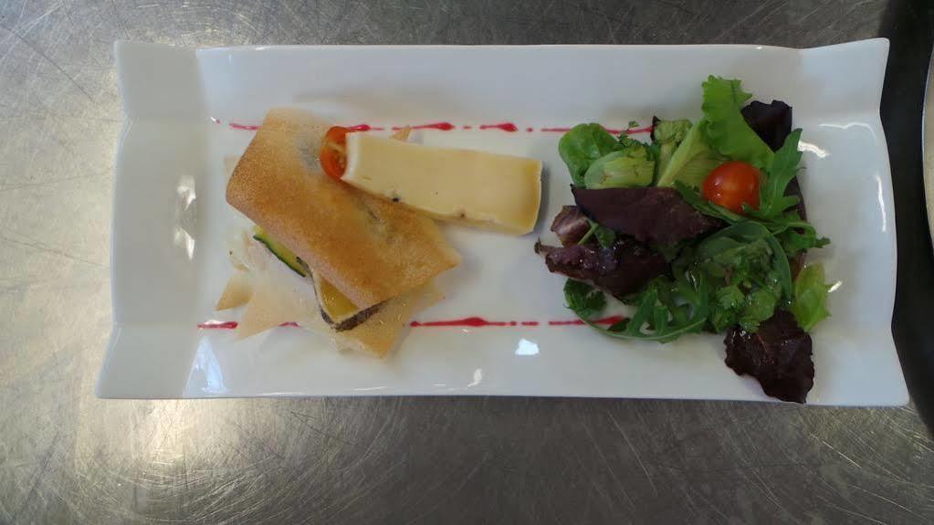 Logis Hotel Le Relais De La Poste Restaurant Le Fil Du Temps Thury-Harcourt-le-Hom Eksteriør bilde