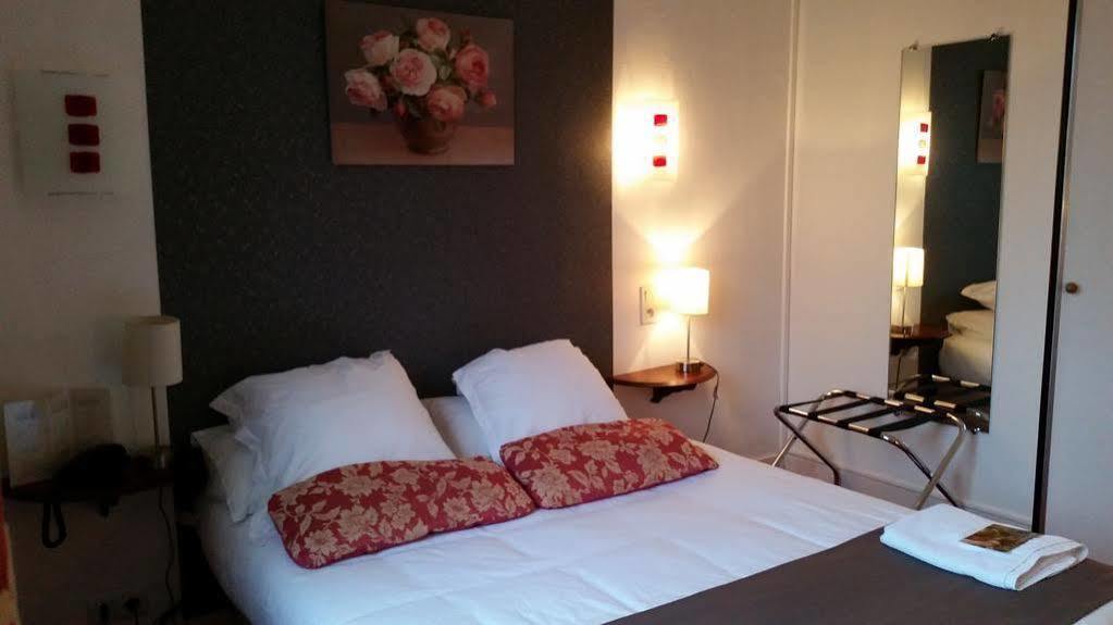Logis Hotel Le Relais De La Poste Restaurant Le Fil Du Temps Thury-Harcourt-le-Hom Eksteriør bilde