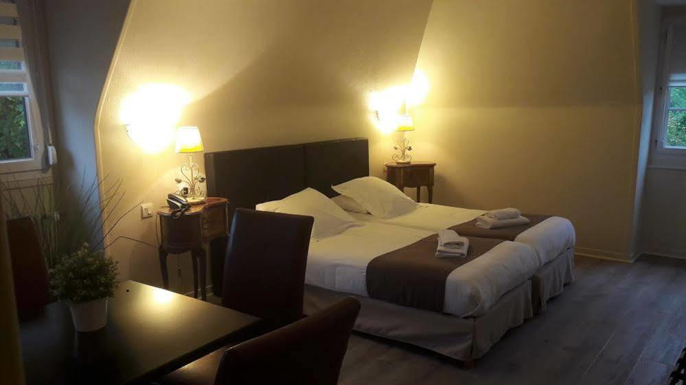 Logis Hotel Le Relais De La Poste Restaurant Le Fil Du Temps Thury-Harcourt-le-Hom Eksteriør bilde